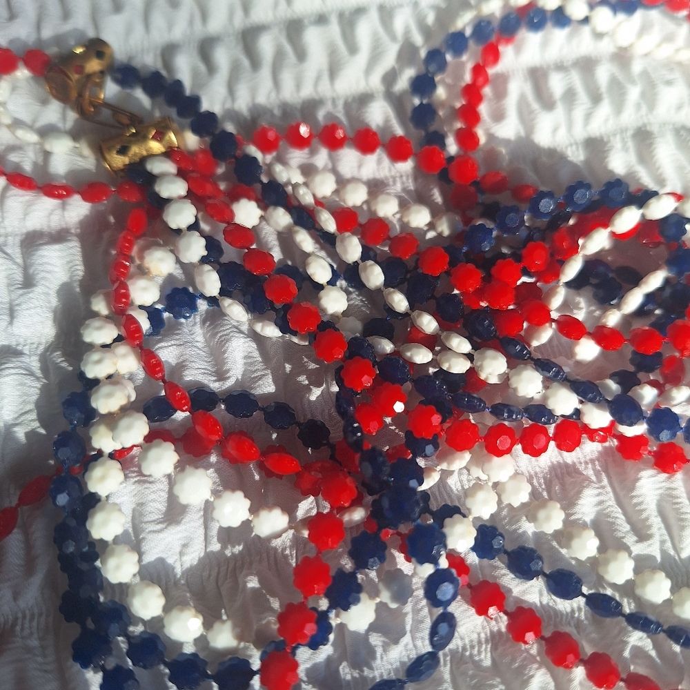 VTG Triple Strand Necklace Red White Blue Patriotic Lightweight Plastic 🇺🇸